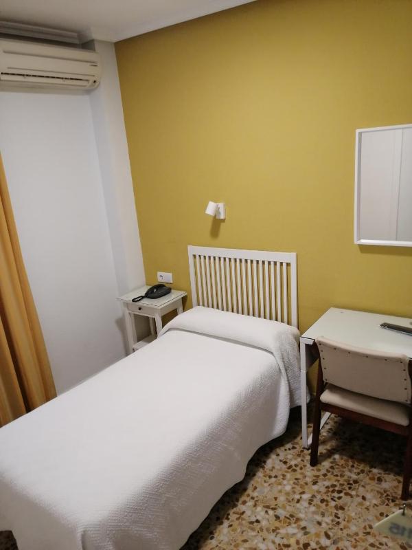 Single Room image 2