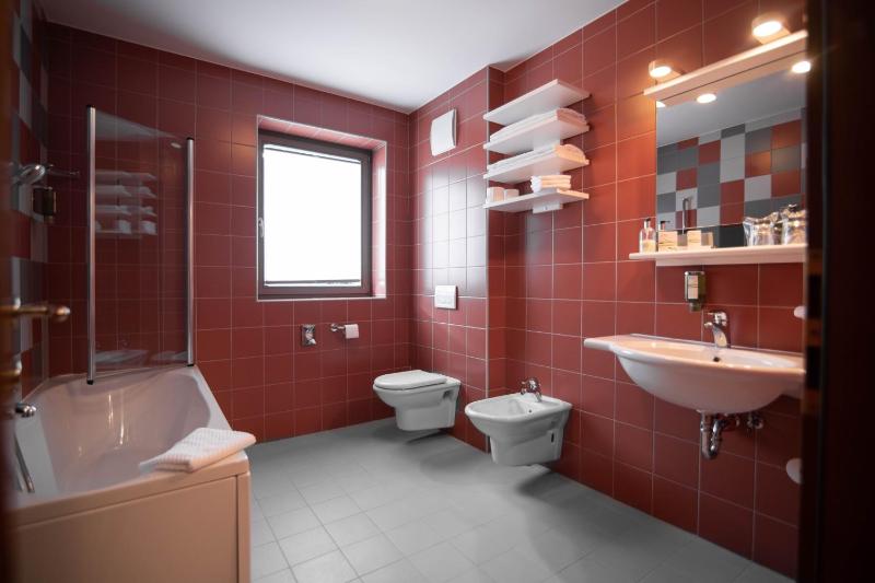 Quadruple Room image 2