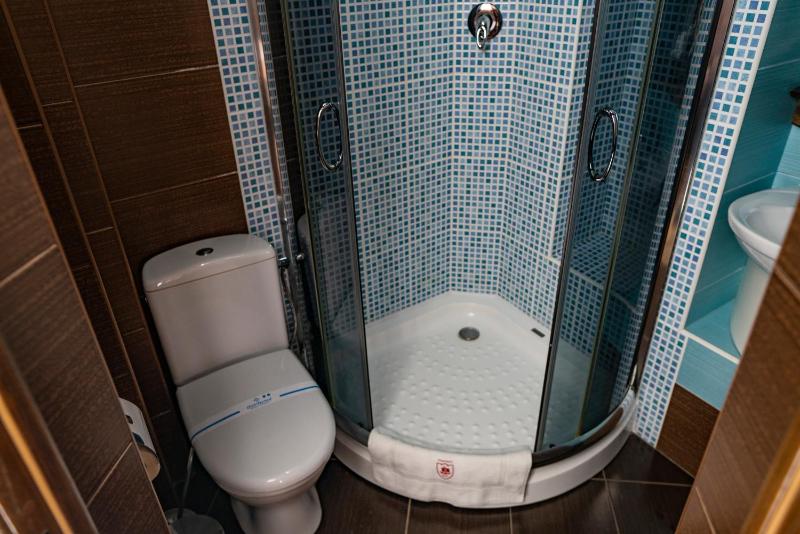 Double Room with Balcony image 4