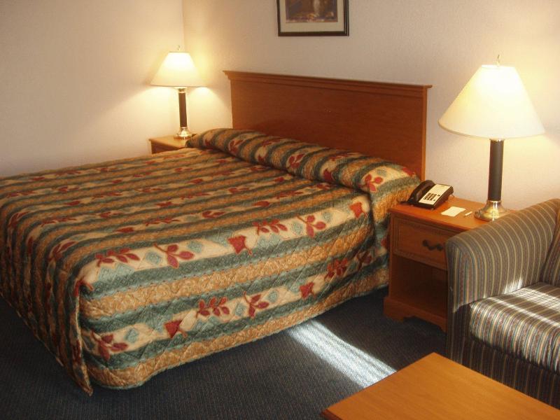 King Room - Non-Smoking image 3