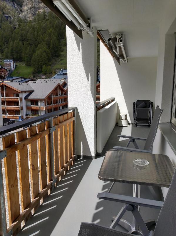 One-Bedroom Apartment image 2