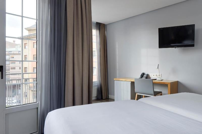 Double Room with Extra Bed image 3