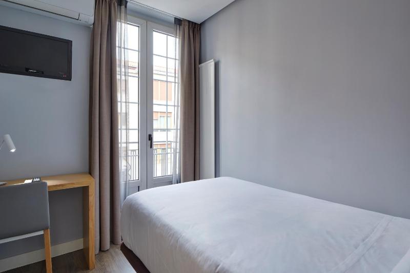 Single Room image 2