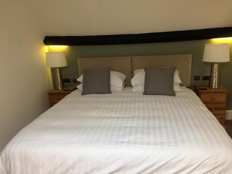 Deluxe Double or Twin Room image 2