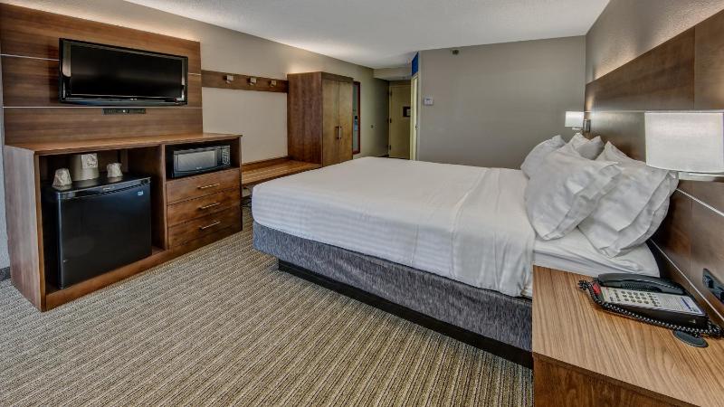 Standard Queen Room image 4