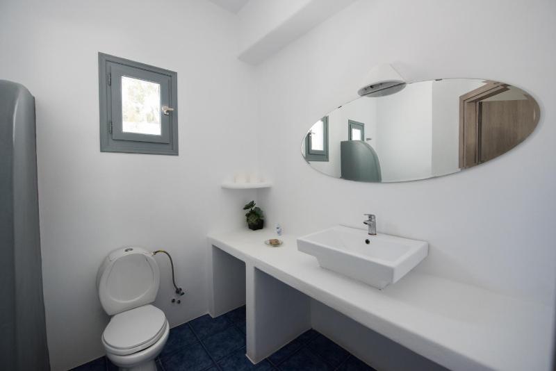 Quadruple Room with Sea View image 4