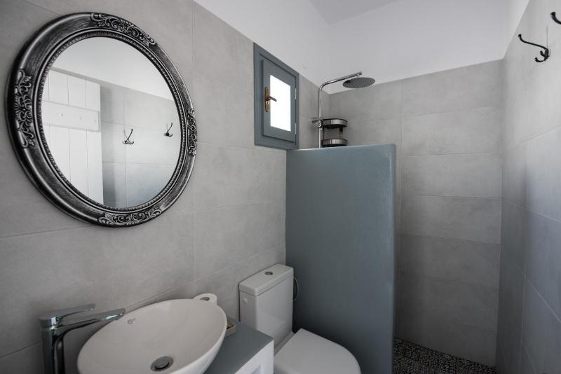 Quadruple Room with Sea View image 3