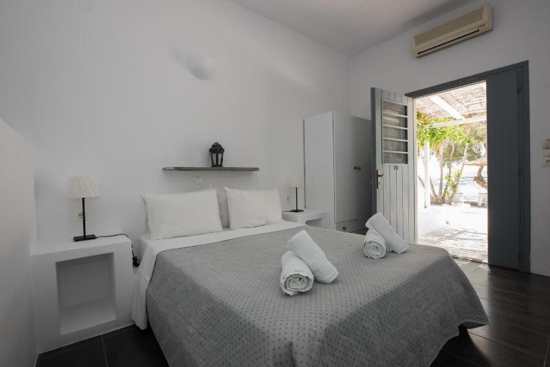 Triple Room with Sea View image 1