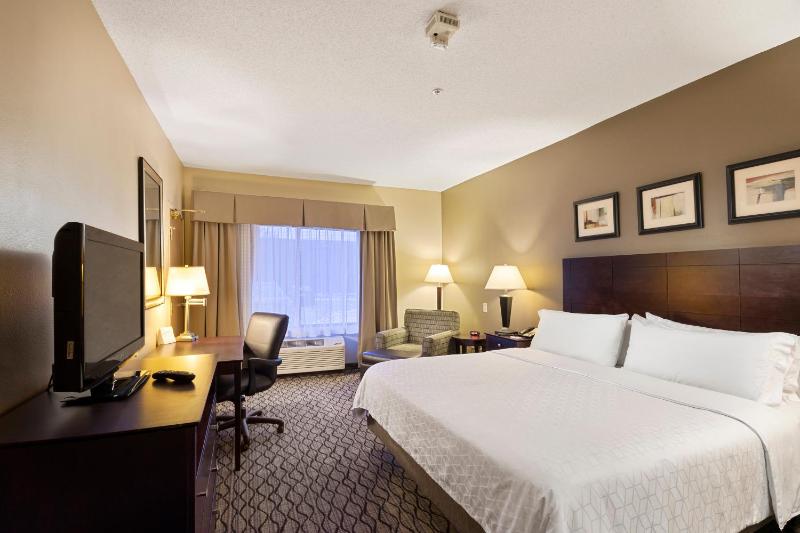 Standard King Room image 2