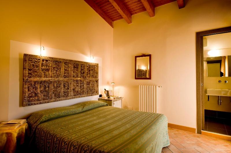 Double Room image 4