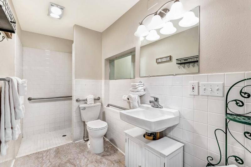 Ground-Floor Studio with River View - Disability Access - Pet Friendly  image 4