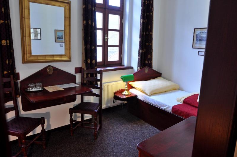 Twin Room image 2