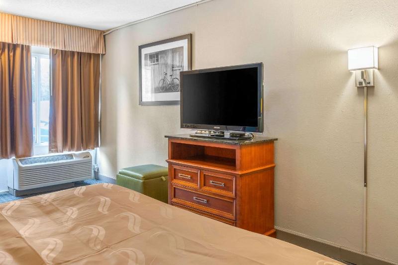 King Room - Non-Smoking image 2