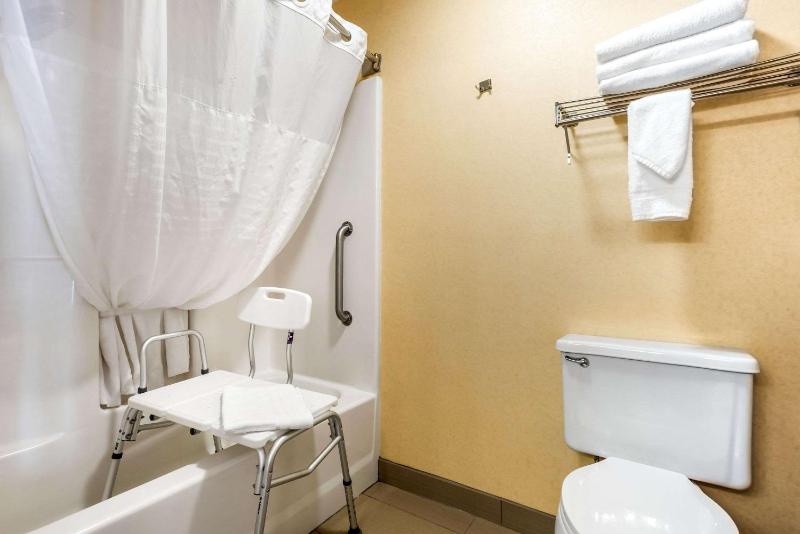 King Room - Accessible/Non-Smoking image 2