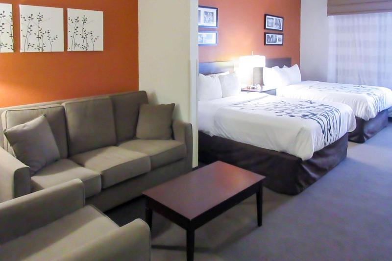 Queen Suite - Non-Smoking image 4