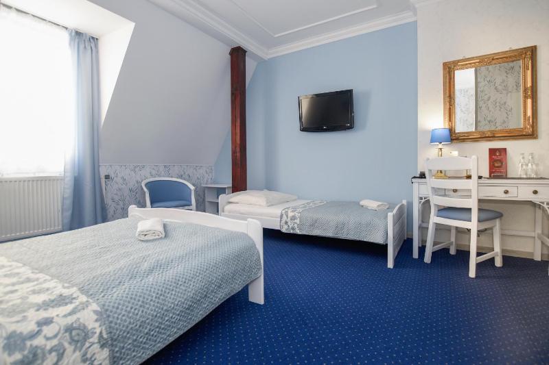 Double or Twin Room image 4