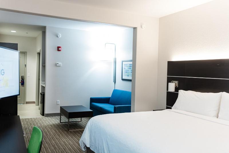 One-Bedroom Suite - Non-Smoking image 3