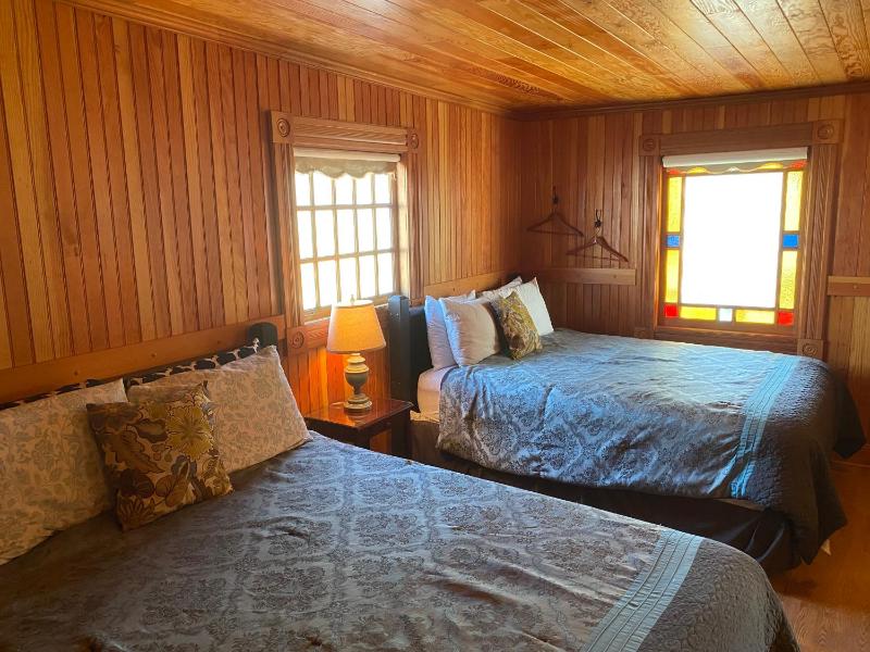 Whistling Winds Motel - image 5