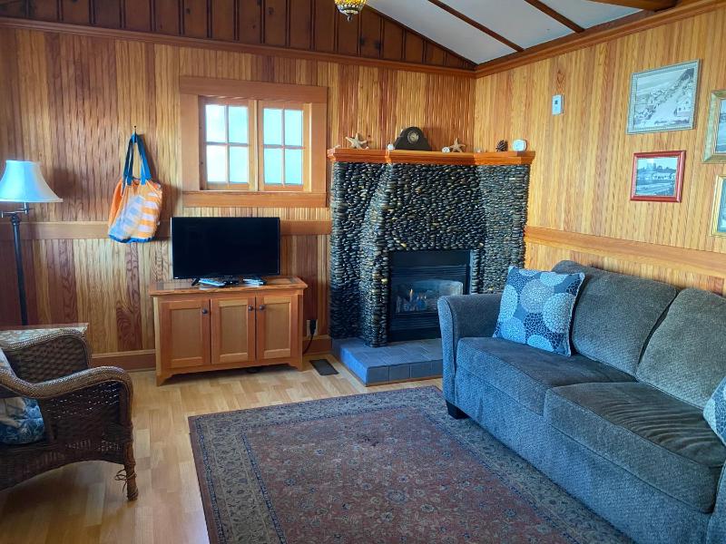 Whistling Winds Motel - image 49