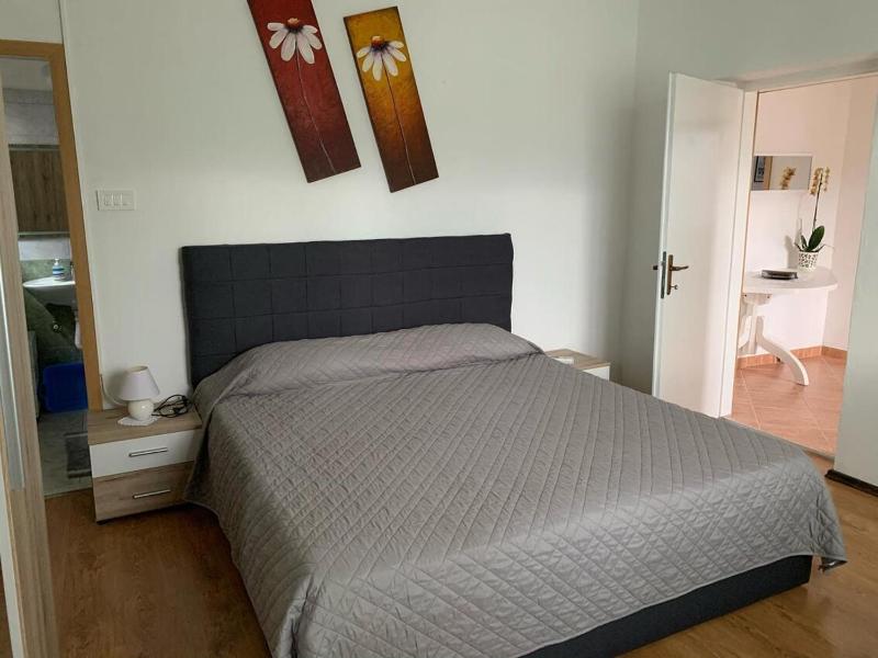One-Bedroom Apartment with Terrace and Sea View image 3