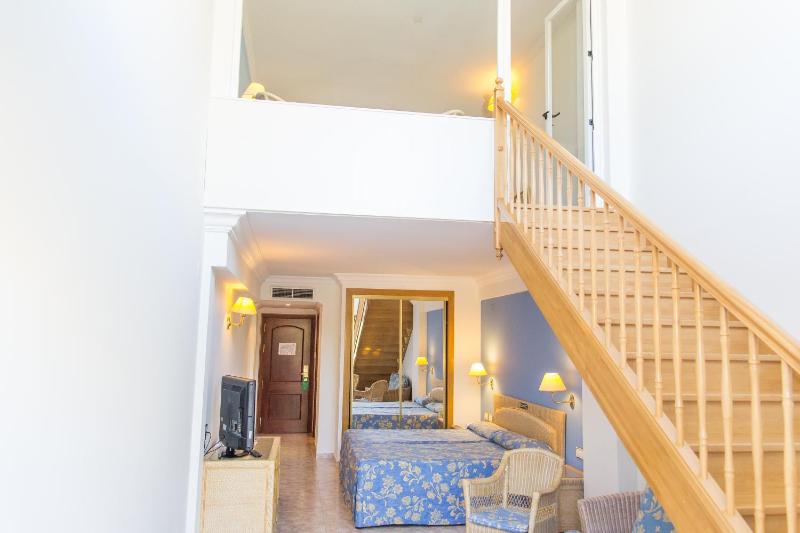 Family Room image 3