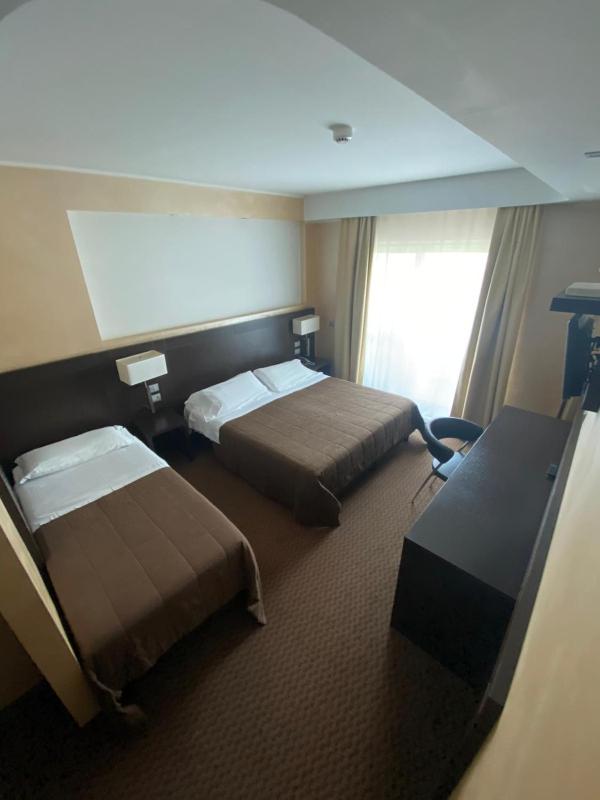 E' Hotel - image 20