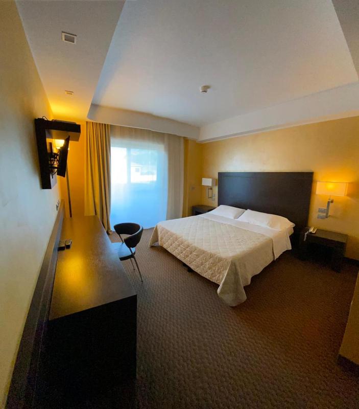 E' Hotel - image 12