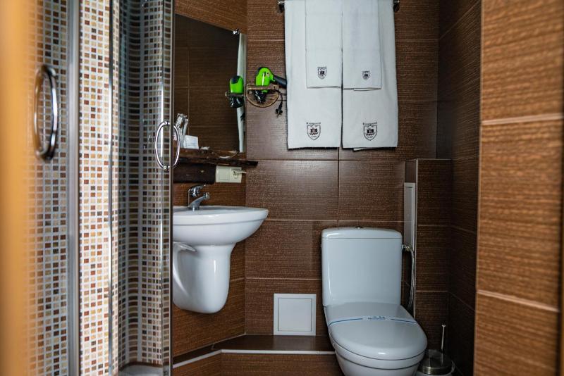 Double Room image 3