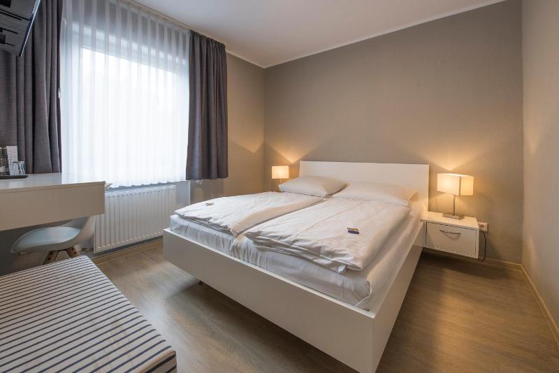 Double Room image 3