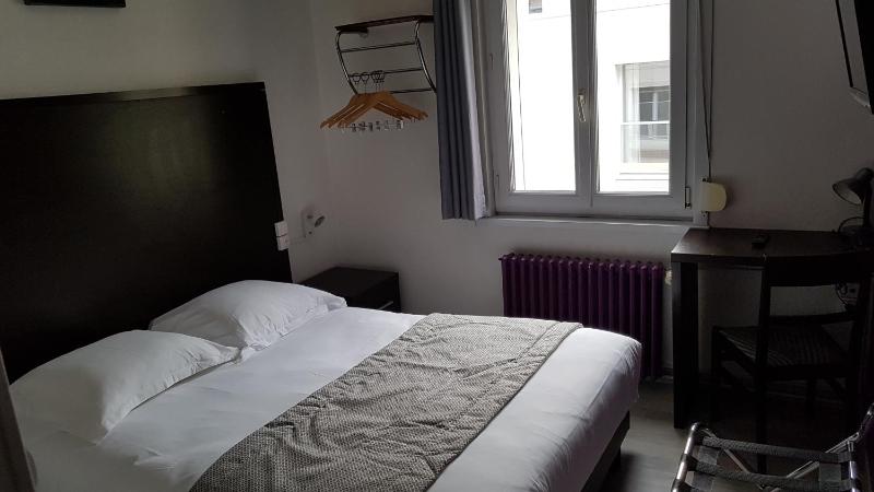 Standard Double Room image 3