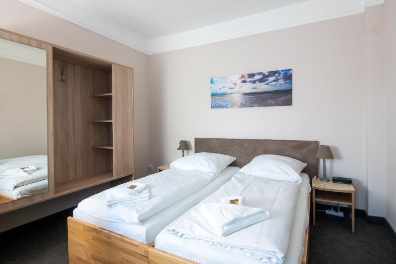 Standard Double Room image 2