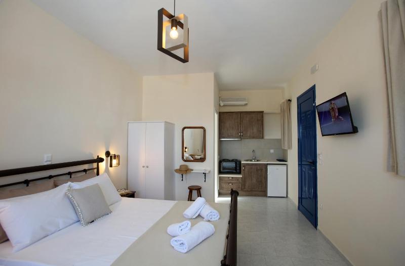Basic Triple Room image 1
