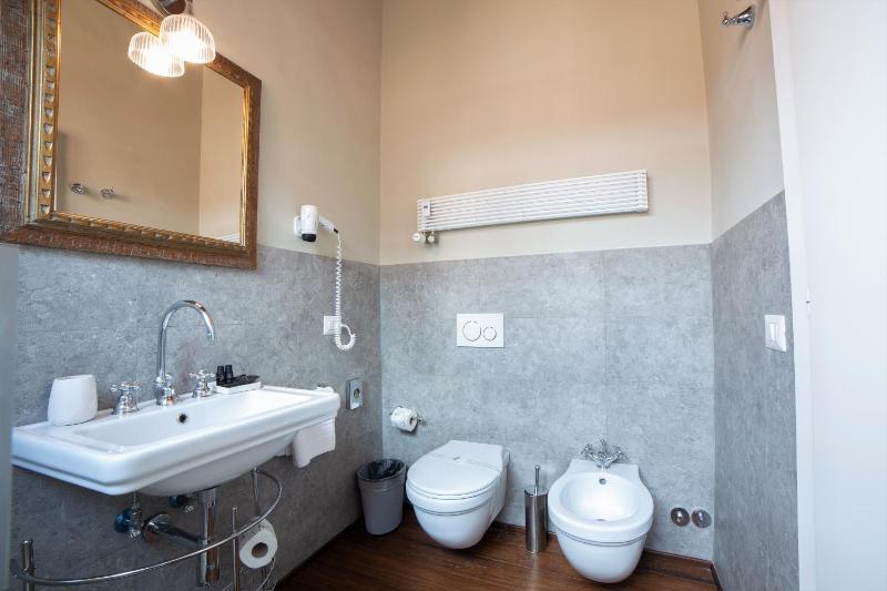 Superior Triple Room image 3