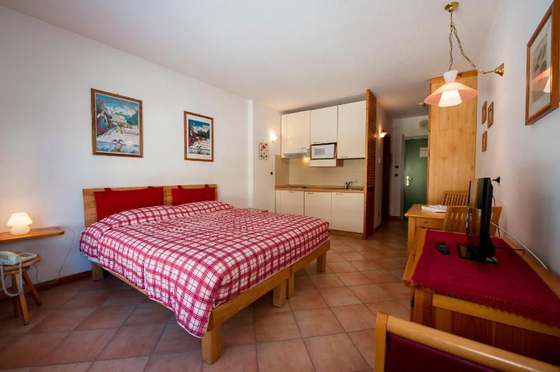 Studio (2 Adults) image 1