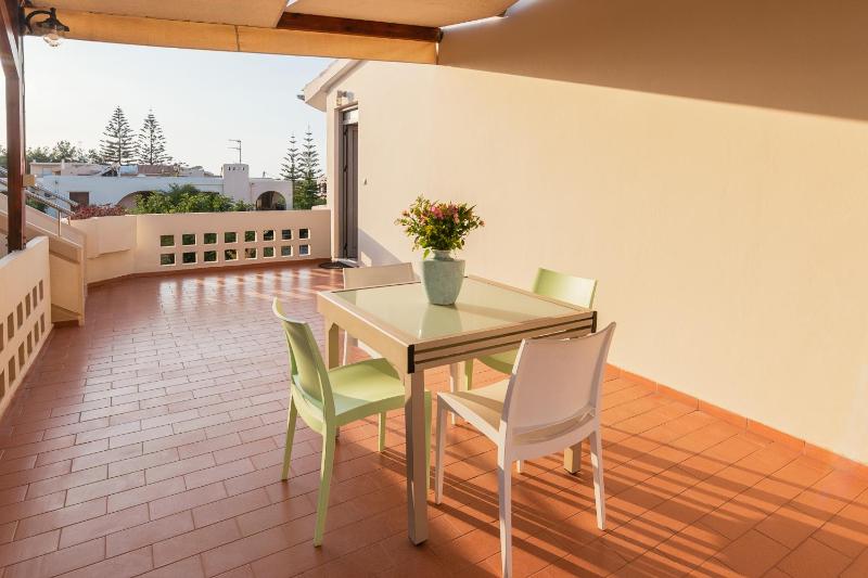 Double Room with Balcony image 4