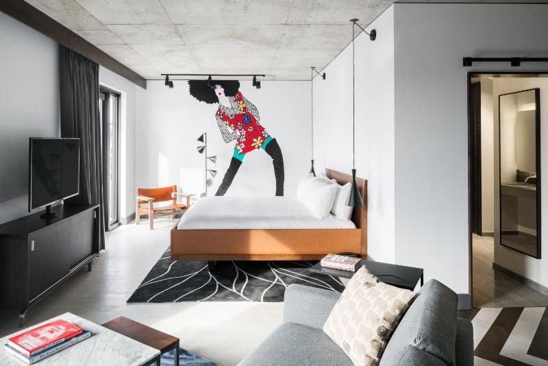 One-Bedroom Suite image 1