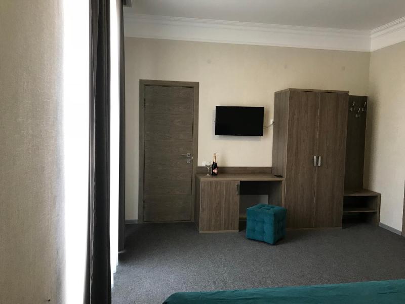 Double Room with Balcony image 2