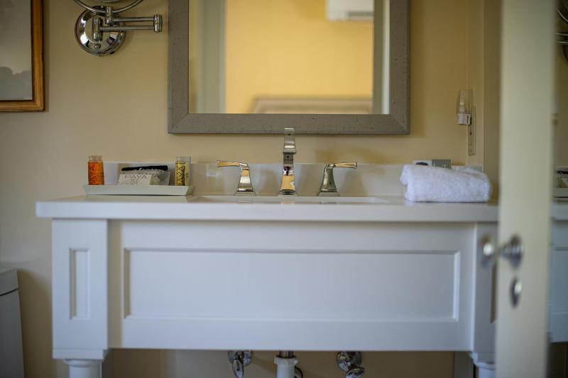 Superior Queen Room image 2