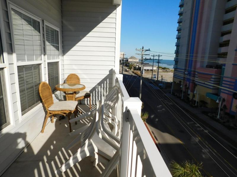 Six-Bedroom Apartment image 3