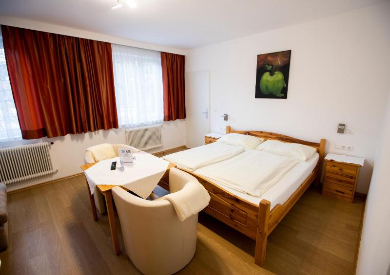 Double Room image 4