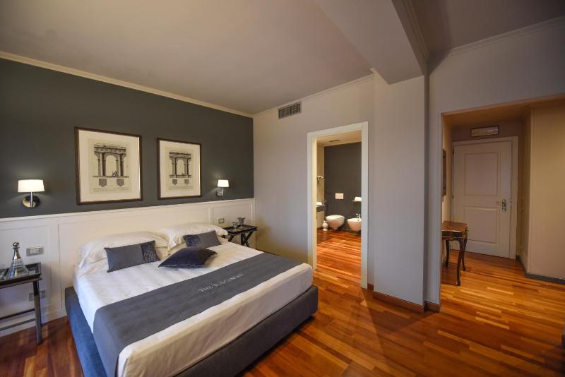 The Tuscanian Hotel - image 37