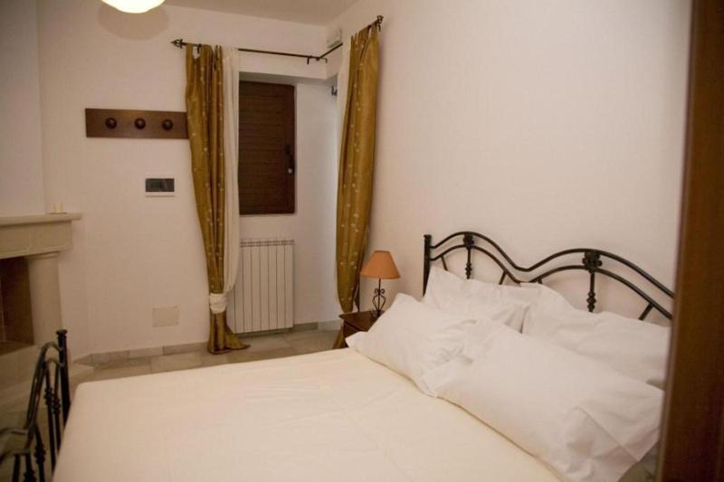 Double Room image 1