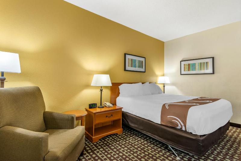 King Room - Accessible/Non-Smoking image 2