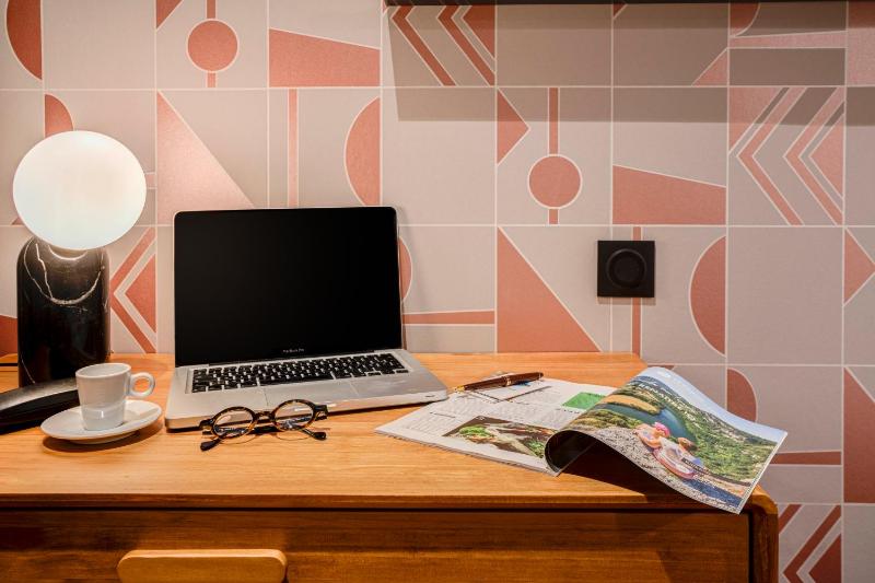 Small Double Room image 3