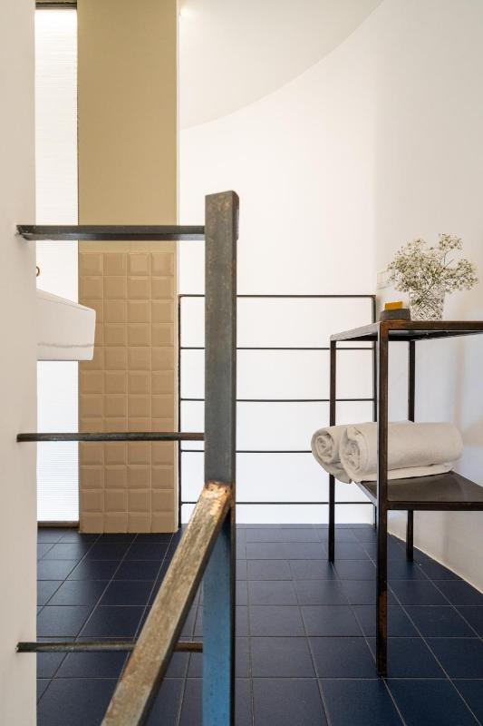 Double/Twin Room - Split Level with Sea View image 4