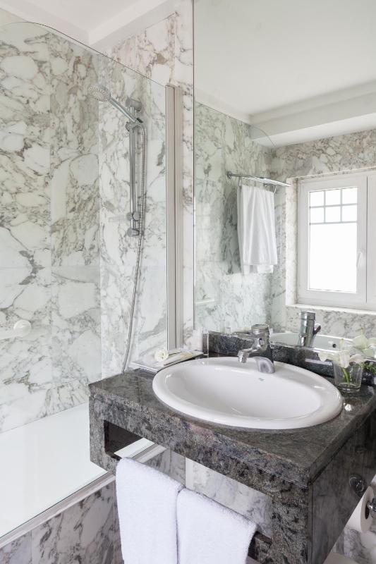 Standard Queen Room image 2