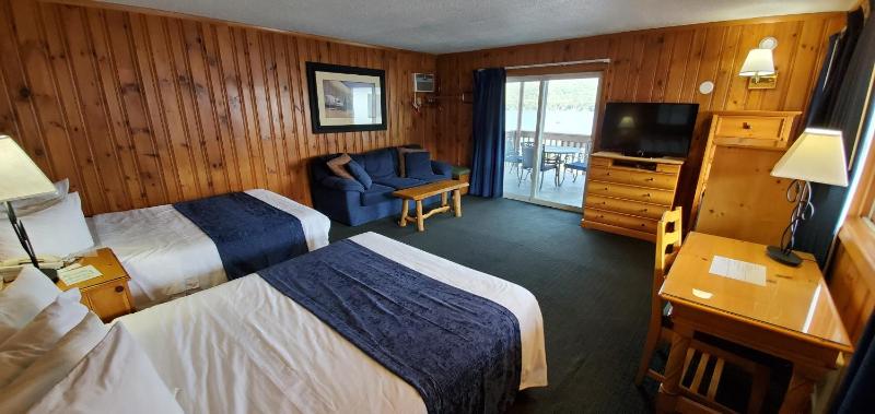 Lakefront Suite image 3