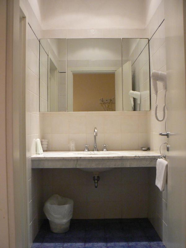 Quadruple Room image 3