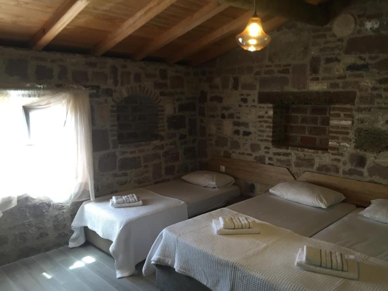 Deluxe Triple Room image 3