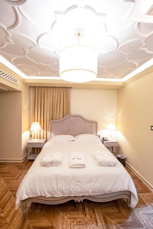 Standard Queen Room image 4